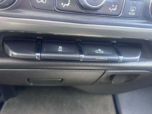 Used 2018 Chevrolet Silverado 1500 LTZ AWD/4WD image 19