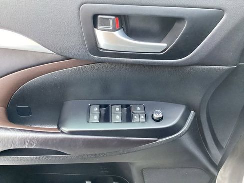 Used 2016 Toyota Highlander XLE image 20
