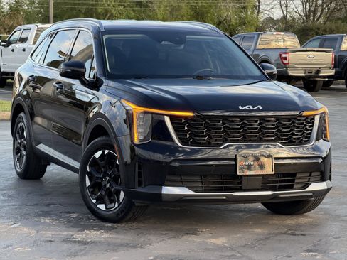 Used 2024 Kia Sorento S image 3