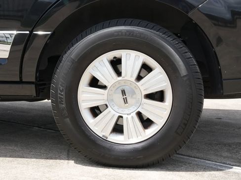 Used 2014 Lincoln Navigator 4WD image 24