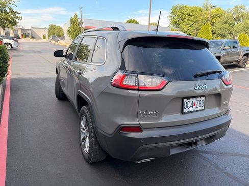 Used 2021 Jeep Cherokee Latitude Lux w/ Sun & Sound Group AWD/4WD image 12