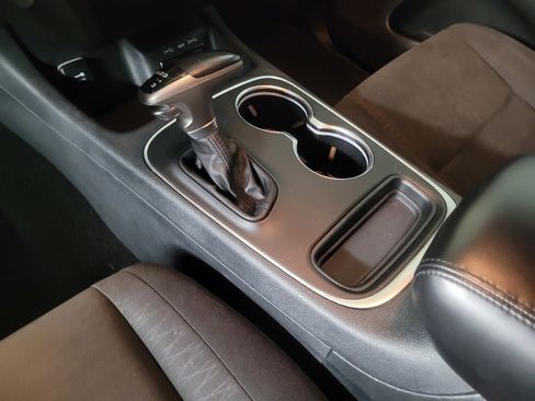 Used 2019 Dodge Durango SXT image 26