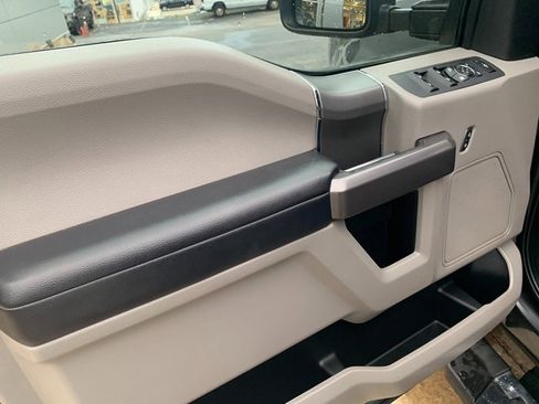 Used 2019 Ford F350 XLT w/ XLT Premium Package image 24