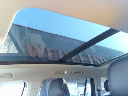 Used 2022 Volkswagen Tiguan SE image 14