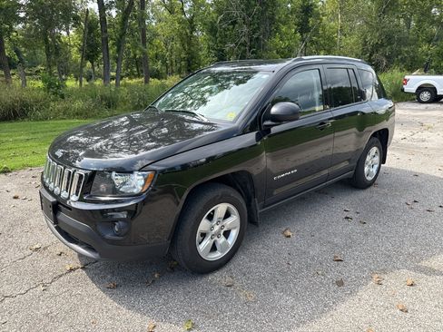 Used 2016 Jeep Compass Sport w/ Power Value Group FWD image 2