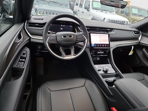 New 2025 Jeep Grand Cherokee Limited w/ Trailer Tow Package image 7