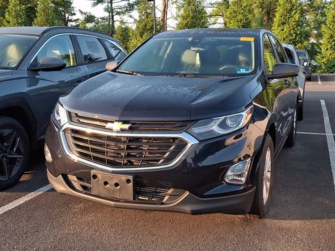 Used 2020 Chevrolet Equinox LS w/ LS Convenience Package FWD image 2