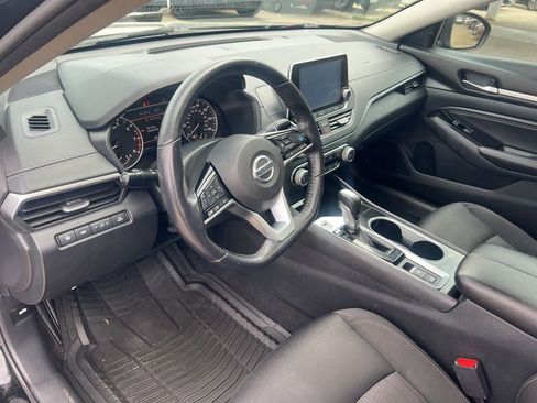 Used 2021 Nissan Altima 2.5 SV w/ SV Premium Package FWD image 6