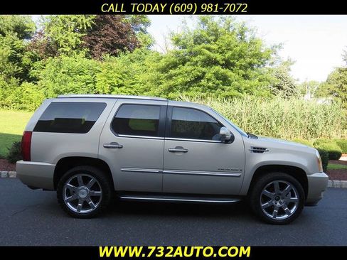 Used 2007 Cadillac Escalade AWD w/ Information Package image 4