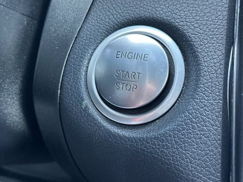 Used 2019 Mercedes-Benz GLC 350e 4MATIC image 29