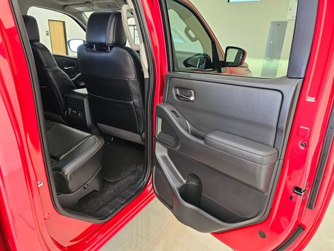 Used 2022 Nissan Frontier SV w/ SV Premium Package RWD image 29