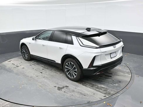 Used 2025 Cadillac Lyriq Sport AWD/4WD image 11