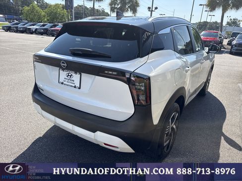 Used 2025 Nissan Kicks SV w/ SV Premium Package FWD image 4