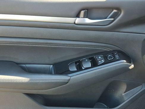 Certified 2023 Nissan Altima 2.5 SV w/ SV Premium Package FWD image 12