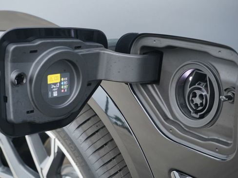 New 2026 BMW X5 xDrive50e w/ M Sport Package image 5