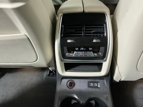 Certified 2026 BMW X7 xDrive40i w/ M Sport Package AWD/4WD image 27