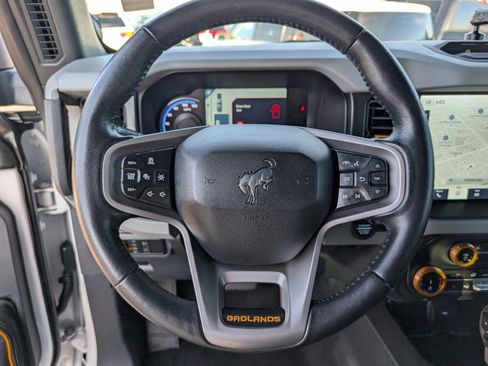 Used 2022 Ford Bronco Badlands image 13