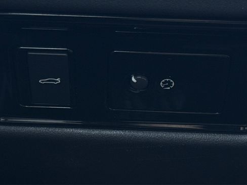 Used 2019 Jaguar XE Premium RWD image 34