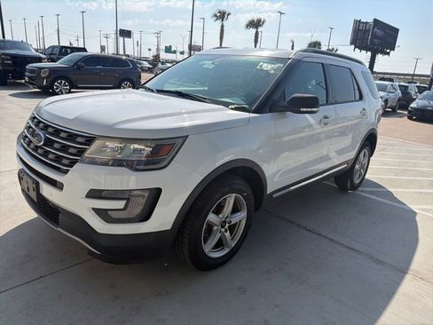 Used 2017 Ford Explorer XLT w/ Equipment Group 202A image 1