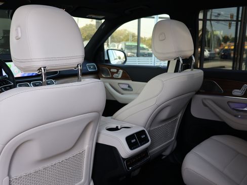 Used 2025 Mercedes-Benz GLS 450 4MATIC image 19