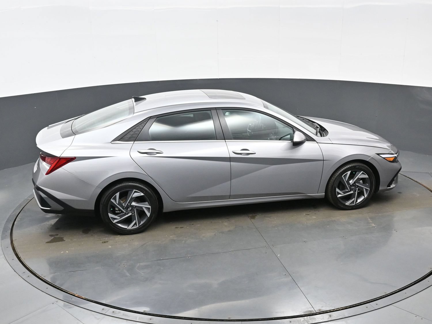 Certified 2025 Hyundai Elantra Limited FWD image 38