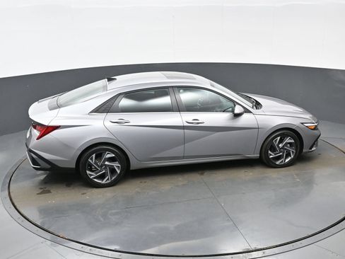 Used 2025 Hyundai Elantra Limited FWD image 38