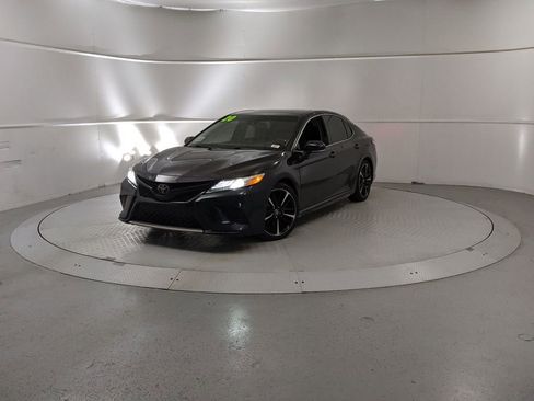 Used 2020 Toyota Camry XSE image 6