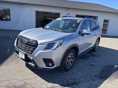 Used 2023 Subaru Forester Premium image 7