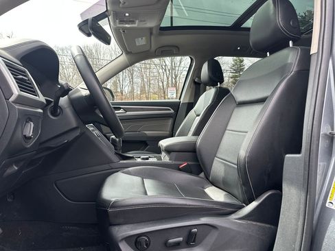 Used 2022 Volkswagen Atlas SE w/ Panoramic Sunroof Package image 2