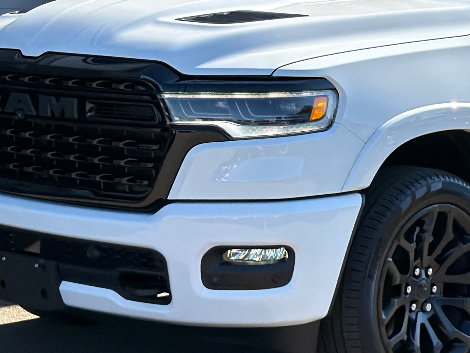 Used 2025 RAM 1500 Limited AWD/4WD image 2