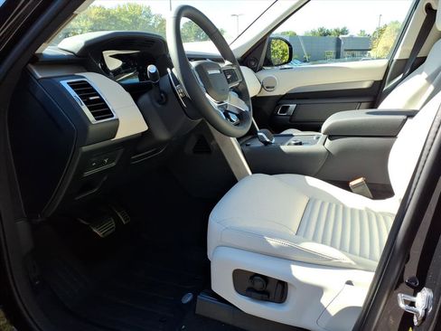 New 2026 Land Rover Discovery Limited Edition image 17