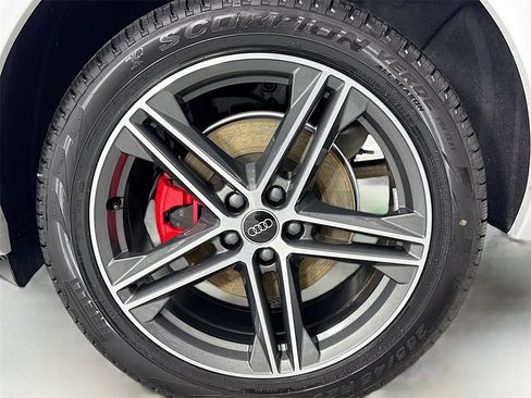Used 2024 Audi Q5 e Premium Plus image 32