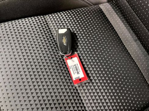 Used 2025 Chevrolet Trax LT w/ LT Convenience Package image 30