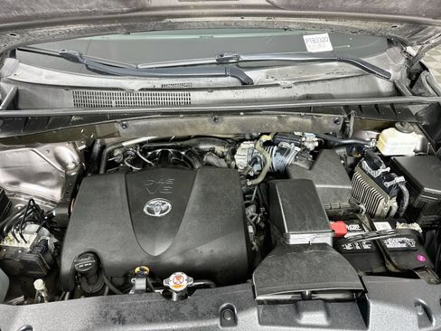 Used 2019 Toyota Highlander LE AWD/4WD image 29