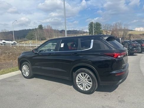 Used 2024 Mitsubishi Outlander ES image 24