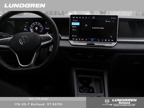 Used 2025 Volkswagen Tiguan SE w/ Panoramic Sunroof Package AWD/4WD image 27