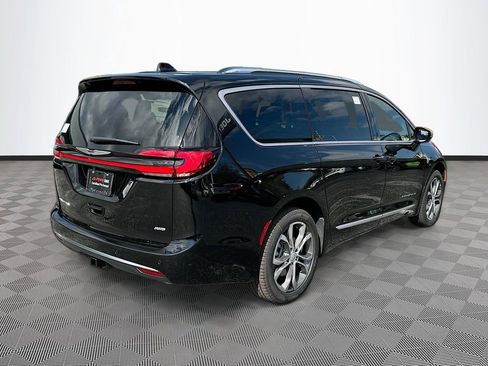 New 2026 Chrysler Pacifica Pinnacle w/ Trailer Tow Group AWD/4WD image 7