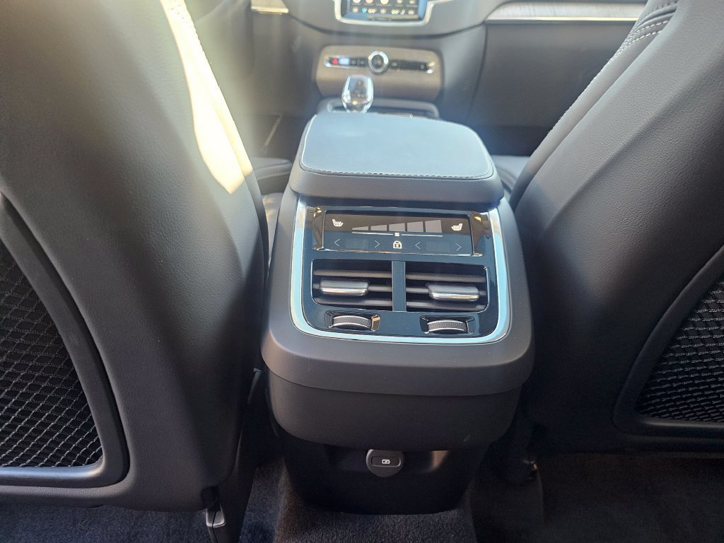 Certified 2024 Volvo XC90 B6 Ultimate w/ Protection Package Premier AWD/4WD image 34