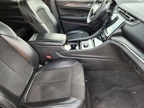 Used 2023 Jeep Grand Cherokee L Altitude image 14