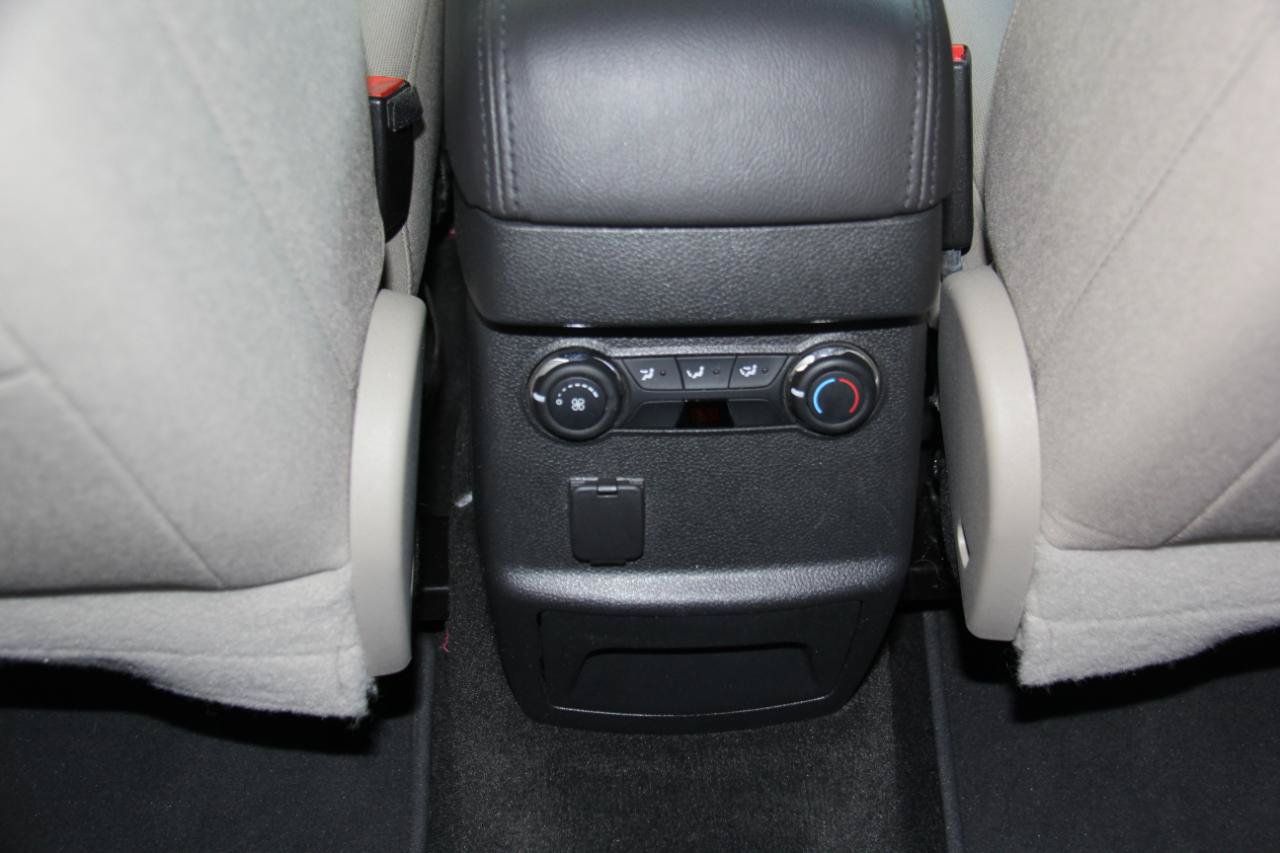 Used 2015 Ford Explorer XLT FWD image 18
