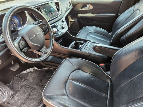 Used 2021 Chrysler Pacifica Limited w/ S Appearance Package image 13