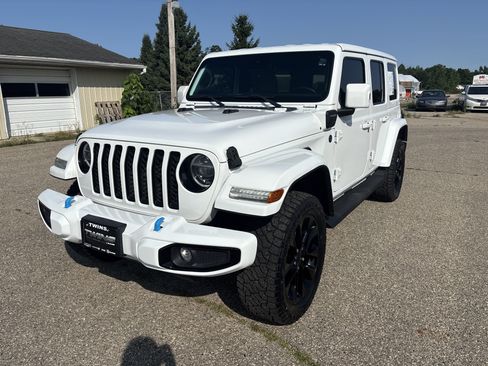 Used 2021 Jeep Wrangler Unlimited Sahara AWD/4WD image 11