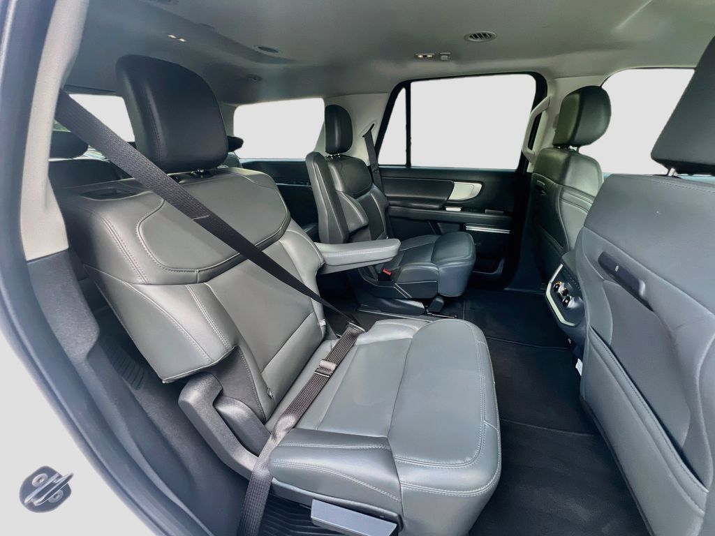Used 2026 Ford Expedition Active RWD image 29