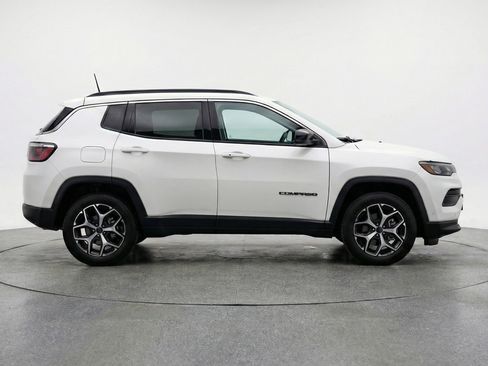 Used 2025 Jeep Compass Limited AWD/4WD image 11