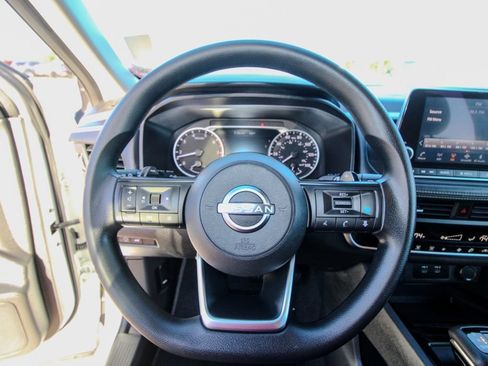 Used 2024 Nissan Rogue SV FWD image 19
