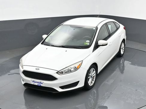 Used 2017 Ford Focus SE image 18