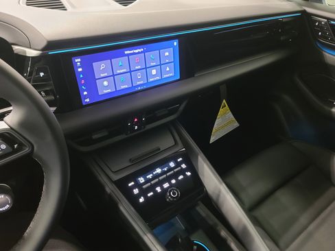 New 2026 Porsche Macan Electric RWD image 20