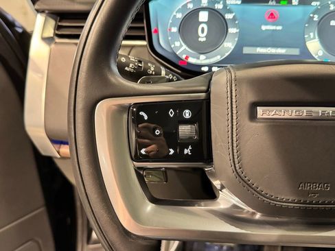Used 2025 Land Rover Range Rover SE image 18