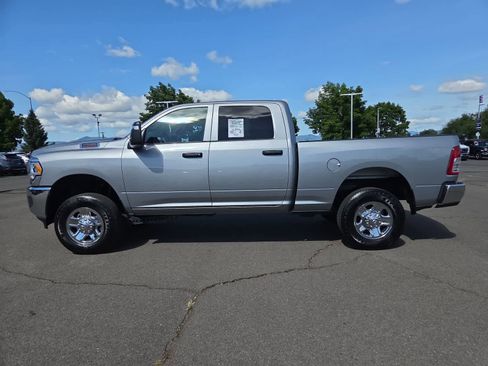 Used 2024 RAM 2500 Tradesman w/ Chrome Appearance Group AWD/4WD image 11