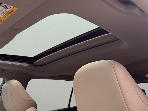 Used 2020 Toyota Highlander XLE image 24